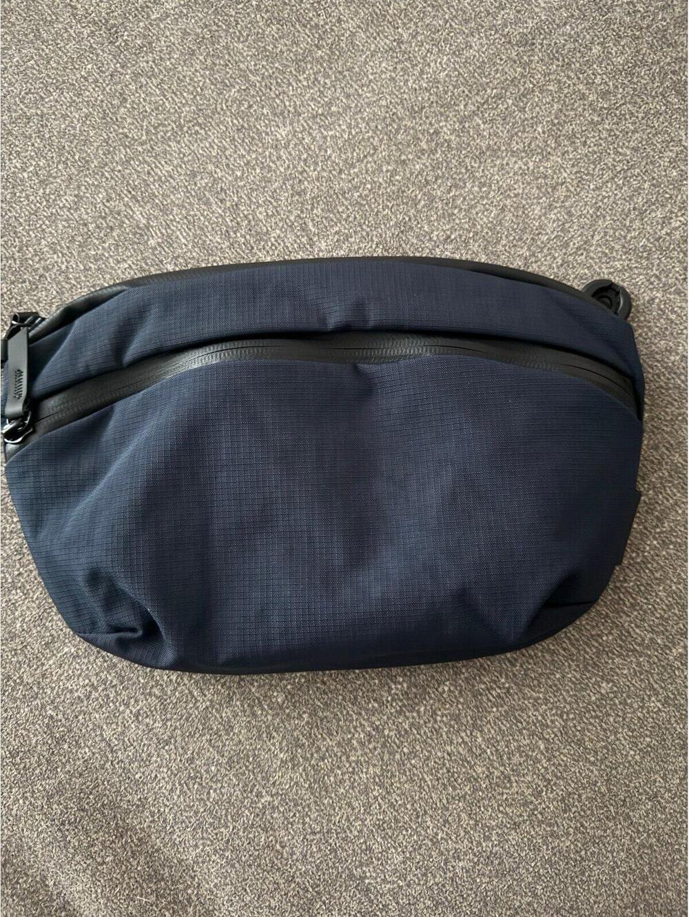 ALPAKA Flight Sling Pro 2.5L Navy Sling Bag NWT Tech EDC Crossbody